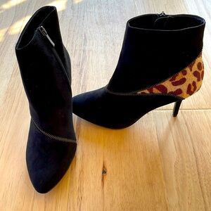 Kelly & Katie “Kama” Black / Leopard Print High Heeled Zipper Bootie Size 8 NIB
